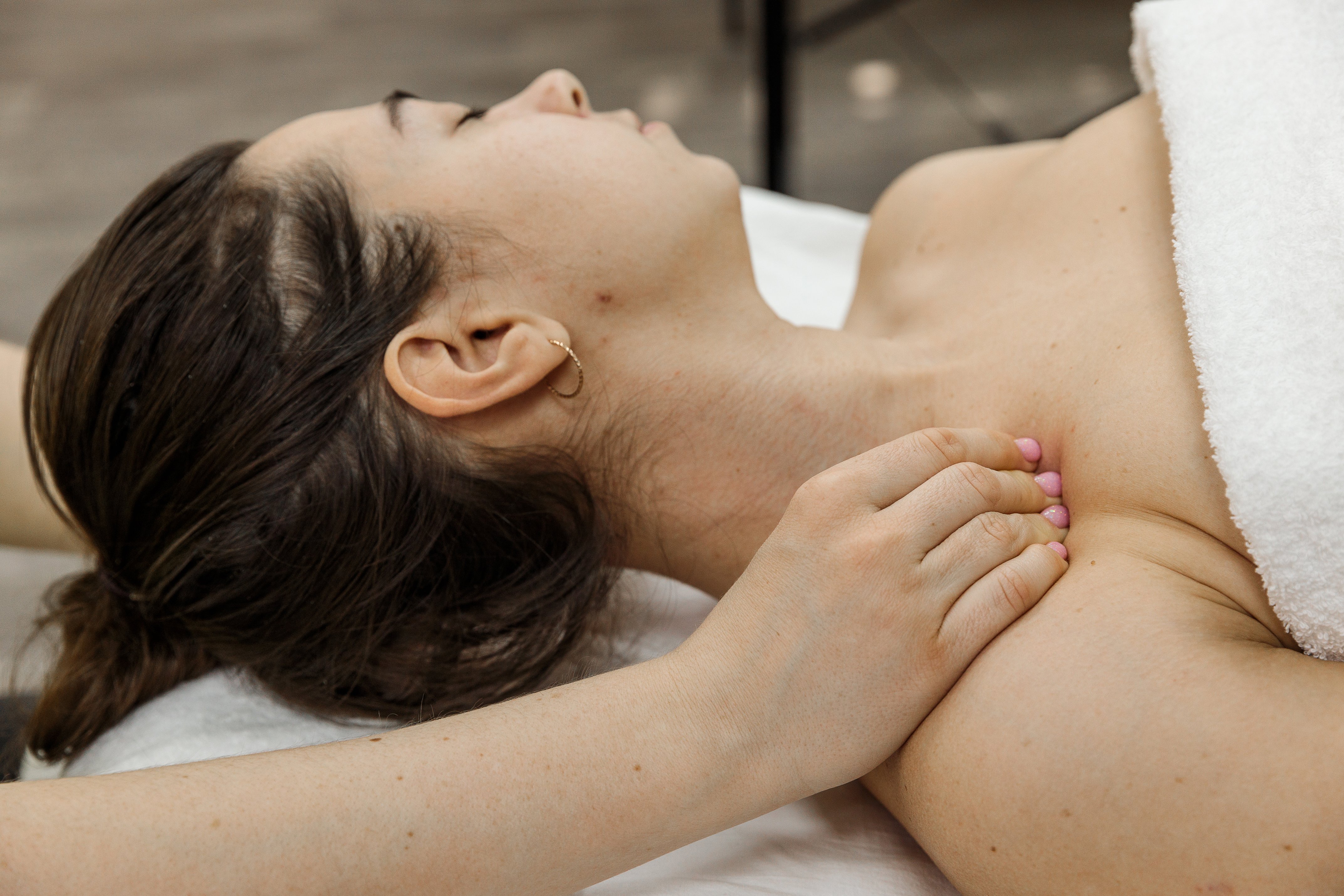 Массажеры с микротоками: эффекты и противопоказания