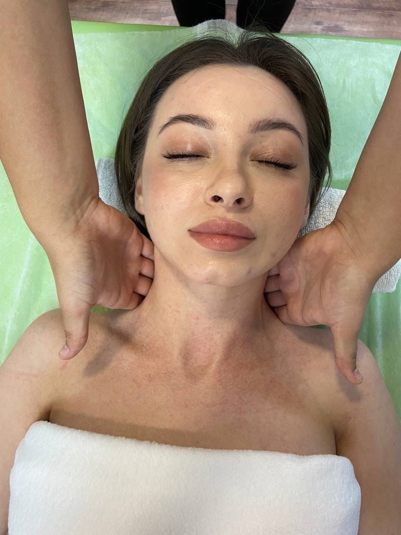 Массаж шеи снимет боль, улучшит сон