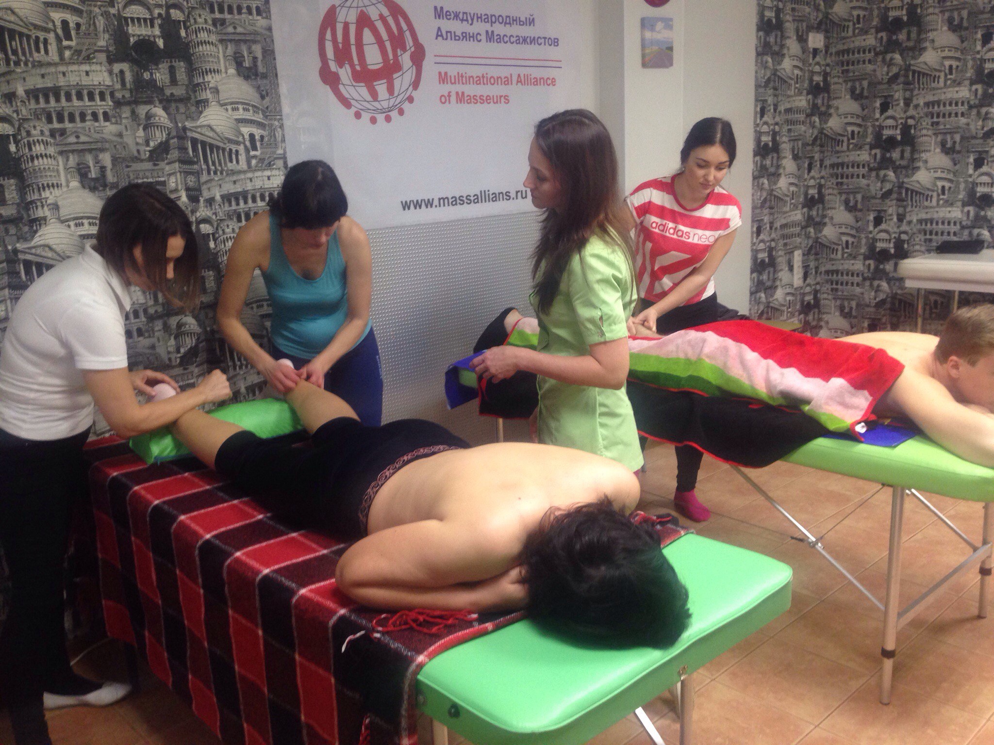 Студия, посвящённая триггерным точкам