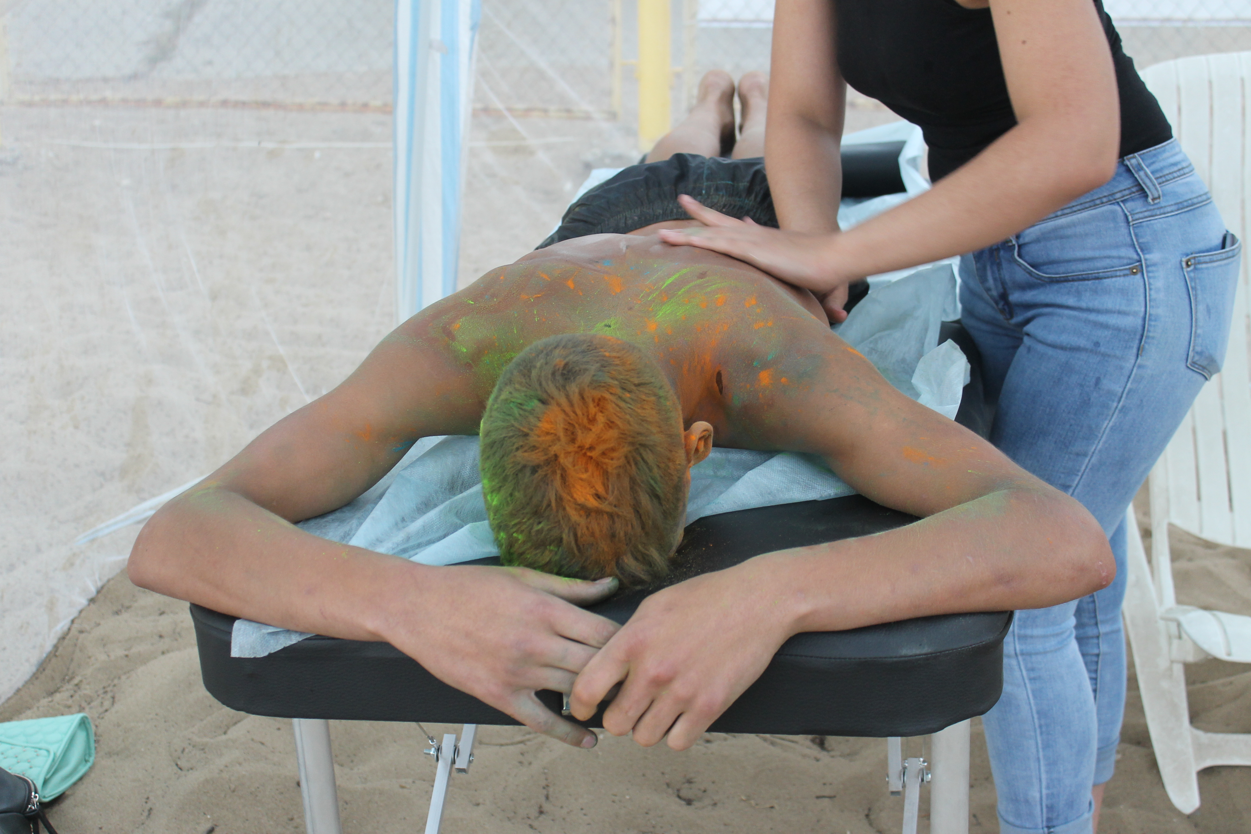 Фестиваль красок на пляже Мохито