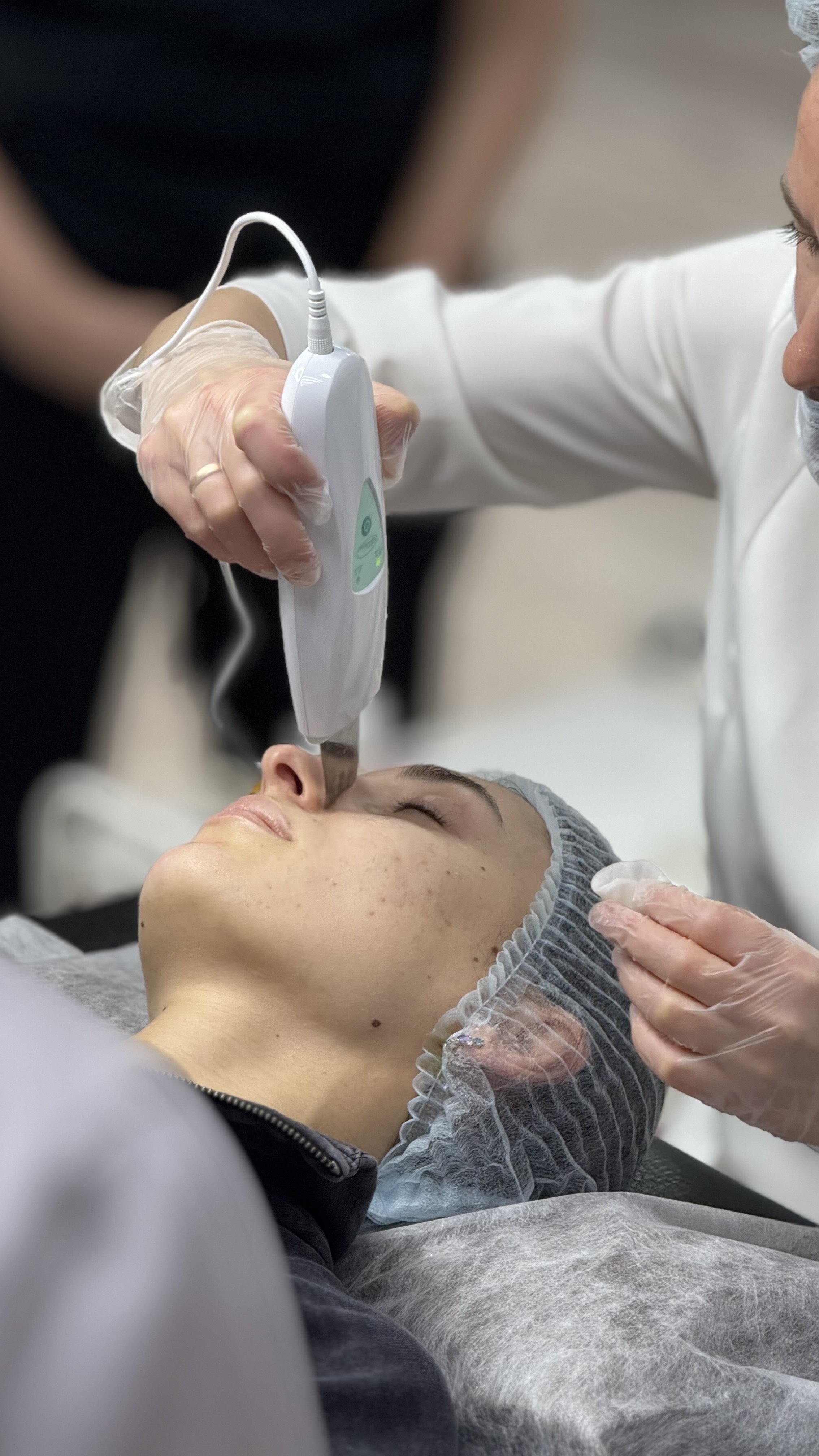 Косметик-эстетист по уходу за лицом